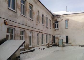 Патологоанатома очень не хватает — жители Колывани рассказали Травникову о своих бедах