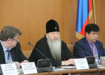 Новосибирский митрополит поддержал запрет «Смерти Сталина» и оправдал диктатора