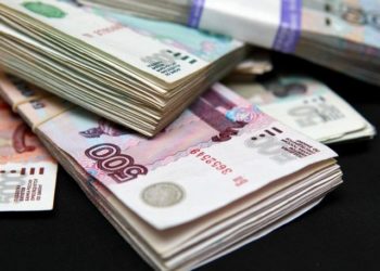 Более 2,5 млн рублей задолжал директор новосибирского предприятия 250 работникам