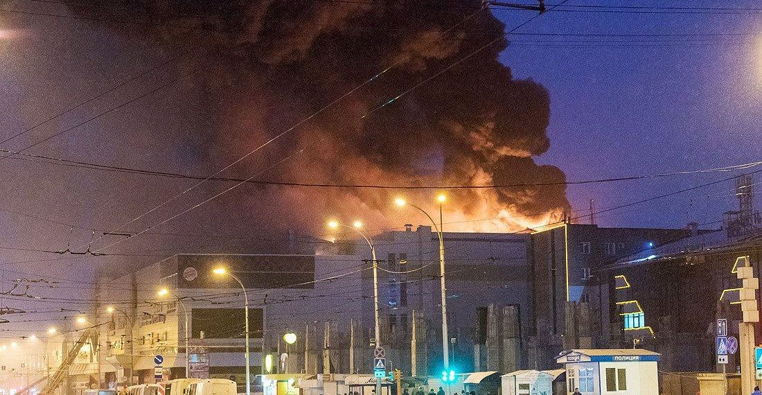 «Зимняя вишня» в огне. Кадры одного из крупнейших пожаров за последние 100 лет