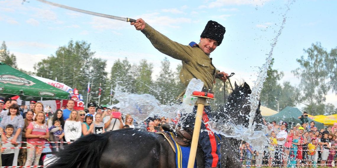 Более 1,6 млн рублей потратят на казаков в Новосибирской области