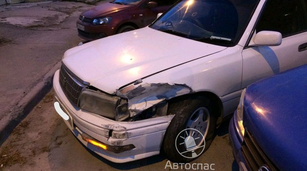 Toyota «перенаправила» Suzuki в бетонный забор в Новосибирске