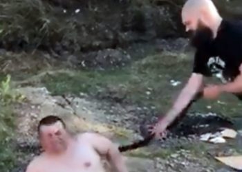 Сибиряки выпороли казачьим ремнем «военного»-попрошайку