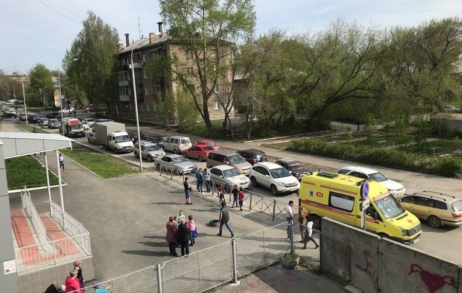 9-летний мальчик попал под колеса иномарки в Октябрьском районе Новосибирска