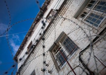 В Новосибирске повторно осудят заключенного, избившего надзирателя колонии