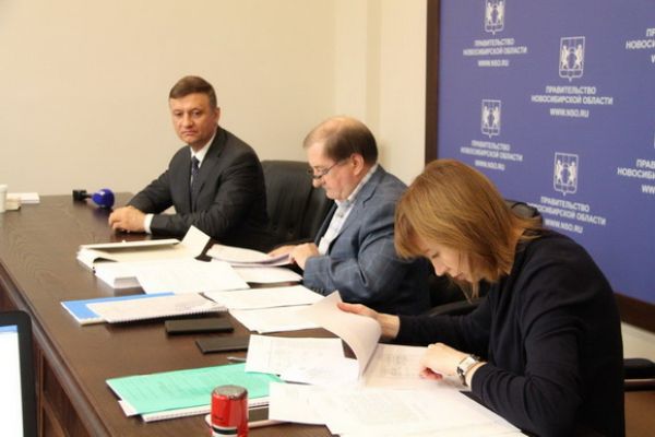 Госдумский кандидат в новосибирские губернаторы сдал в избирком подписные листы