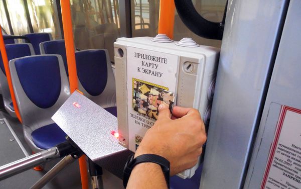 Новосибирцев зовут протестовать против турникетов в троллейбусах и трамваях