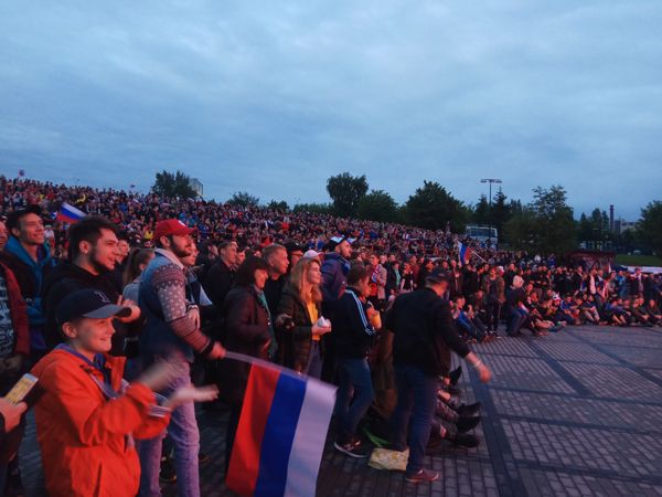 Новосибирская набережная не без потерь пережила наплыв футбольных фанатов во время ЧМ-2018