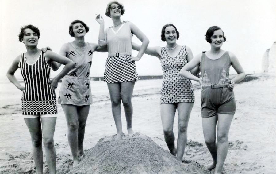 Историк моды показал, в чем красовались на пляже наши предки