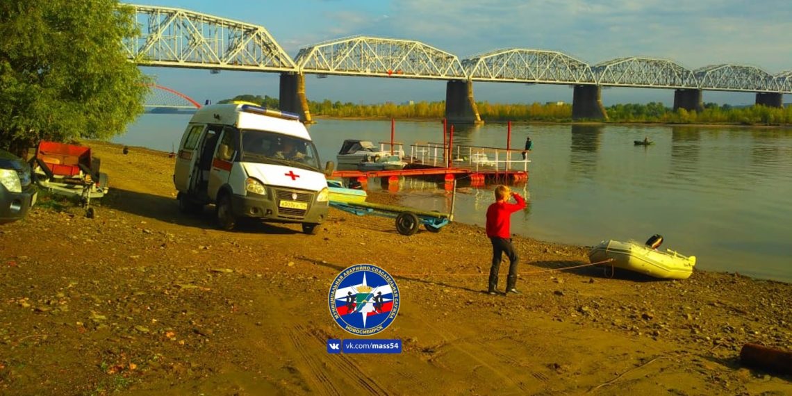 Мужчина погиб, когда катер налетел на мель в Новосибирске