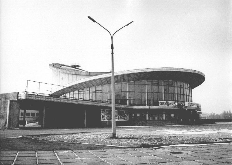 Цирковая фуражка против церковного купола