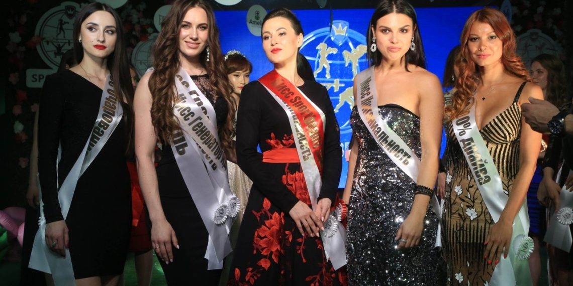 Короны конкурса красоты завоевали две спортсменки из Новосибирска
