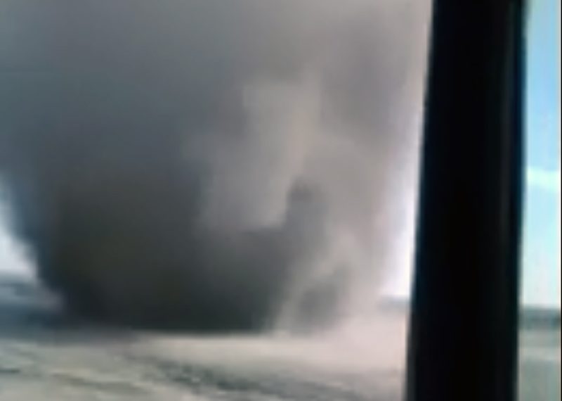 Видео с угольным торнадо в Искитиме шокировало Сеть