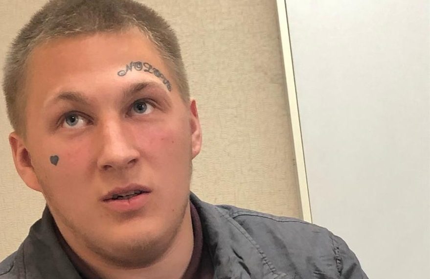 Юноша с татуированным лицом избил мужчину на Станиславского