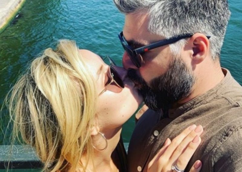 Полина Гагарина целовалась в Париже