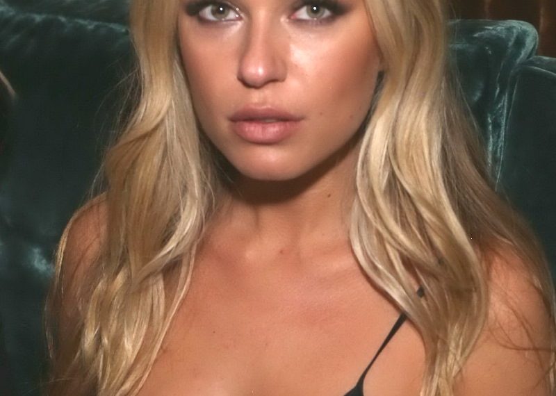 Бывший муж Дакоты оставил квартиру их дочке