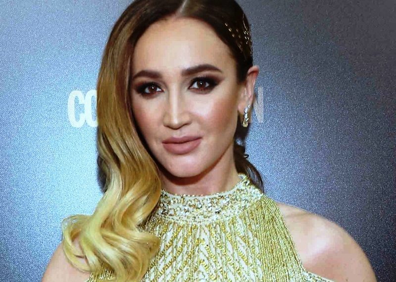 Пока Бузова отдыхает, слава ее растет