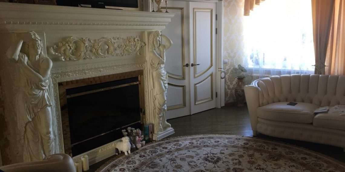 Дело хозяйки «домика Барби» из обладминистрации передали в суд