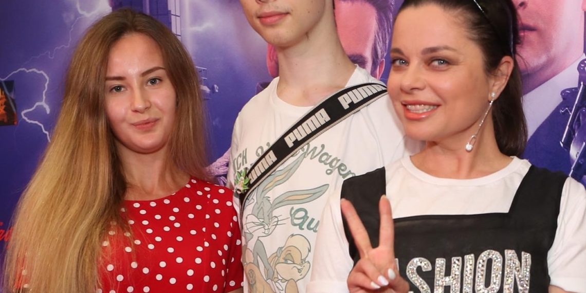 Королева попросила сына подождать со свадьбой