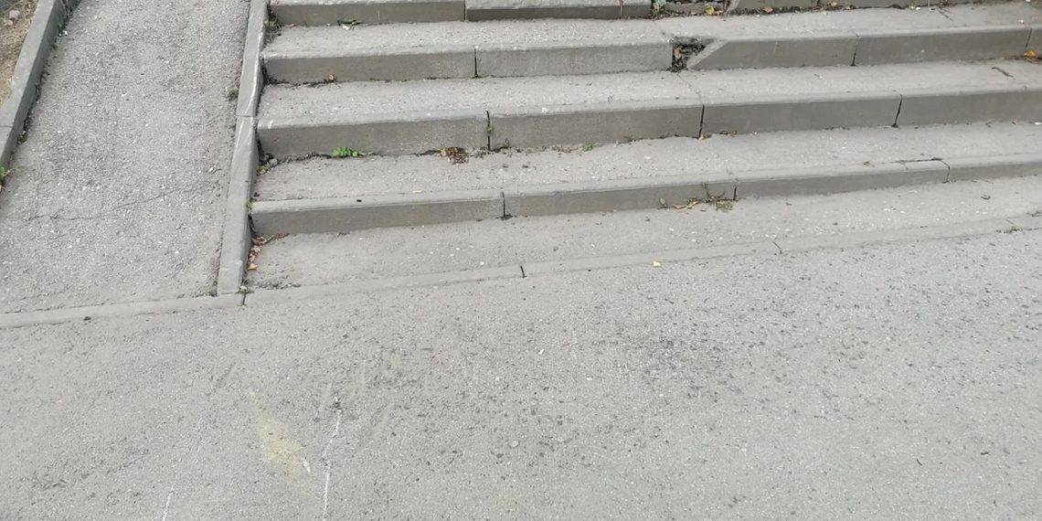 Сибирячка спустилась по лестнице, не выходя из своей Camry