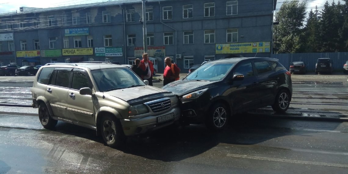 ДТП парализовало движение трамваев в Новосибирске