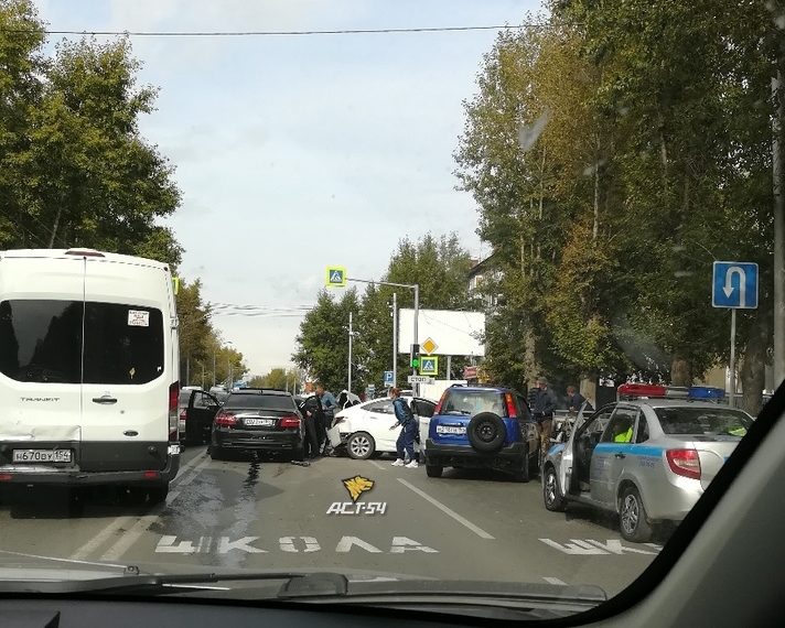 Массовая авария перекрыла Мочищенское шоссе