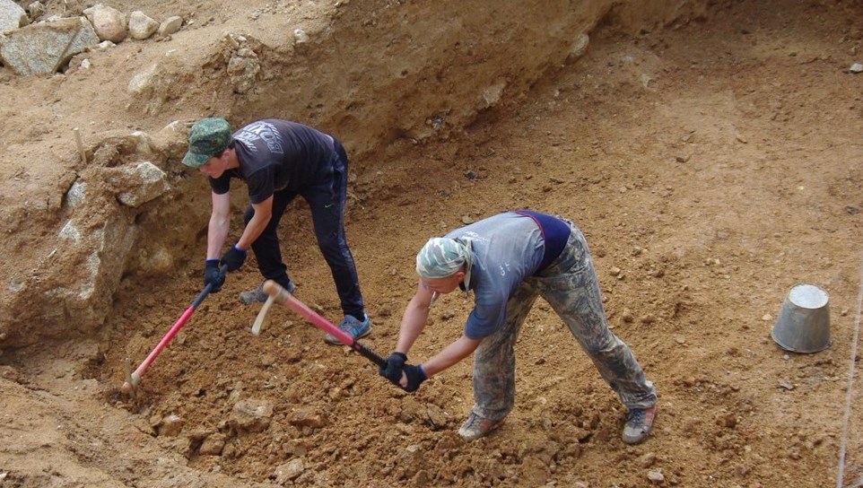 Археологи ведут раскопки на Караме. Фото НГУ