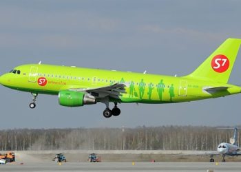 Летевший в Новосибирск борт экстренно сел из-за проблем со здоровьем у пассажира