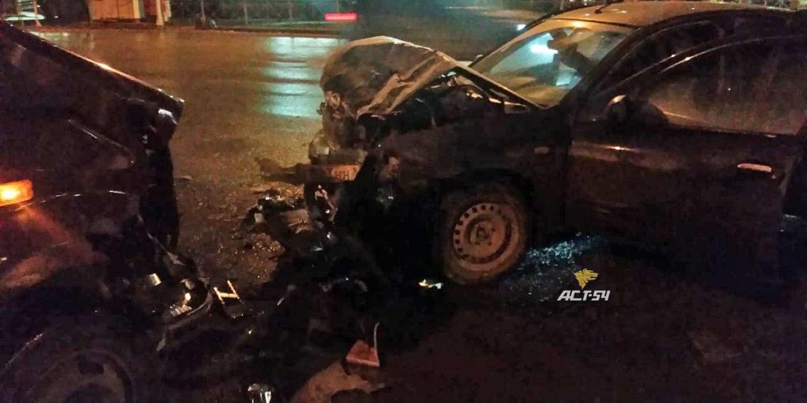 Попавшие в ДТП новосибирцы не смогли понять, кому светил «зеленый»