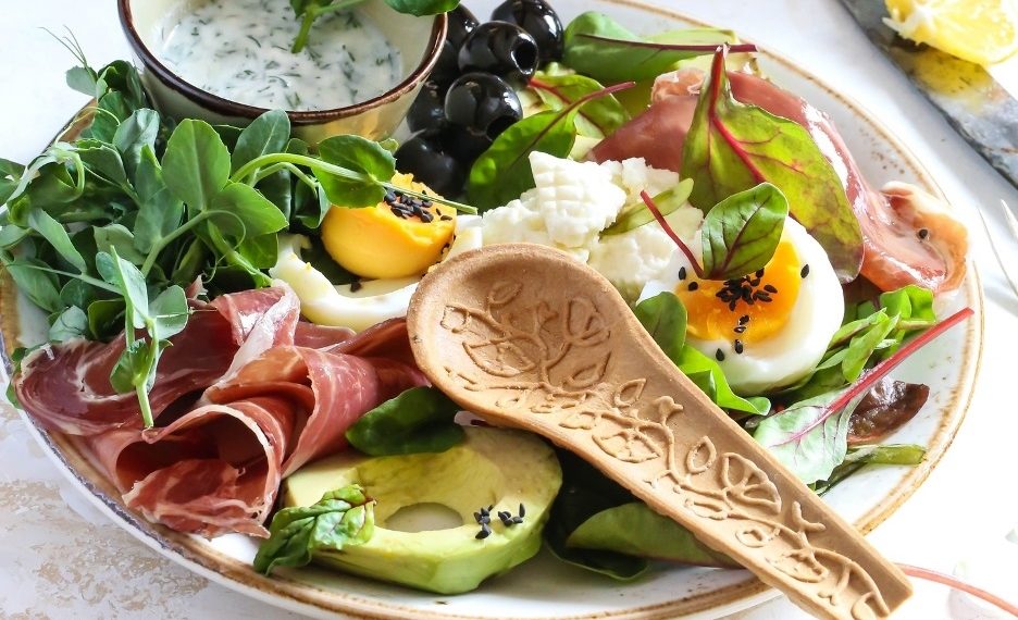 Съедобные ложки с чесноком начали продавать в Новосибирске