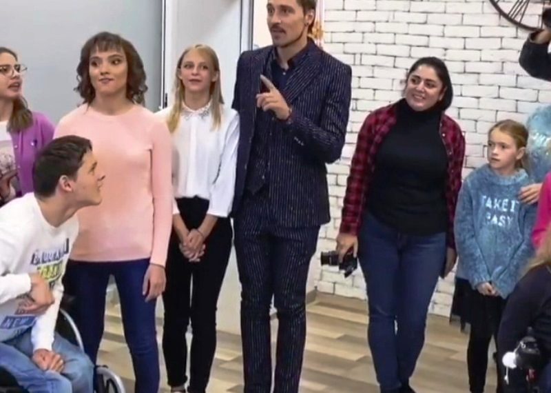 Билан извинился за скандал бесплатным концертом