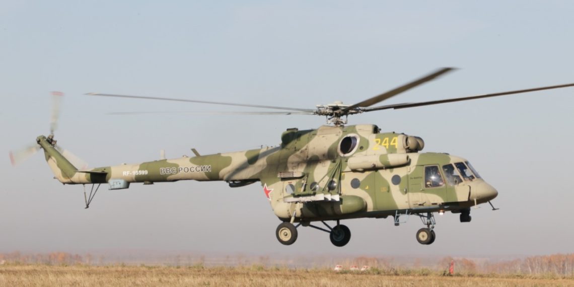 Военный спецназ показал парашютную тренировку под Новосибирском