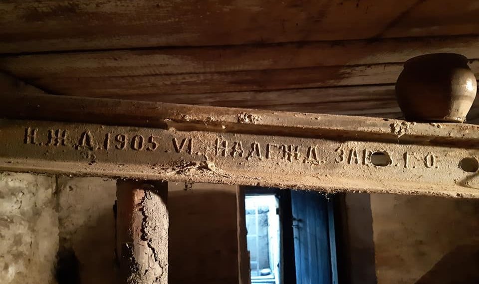 Артефакт 114-летней давности нашли в фундаменте дома под Новосибирском