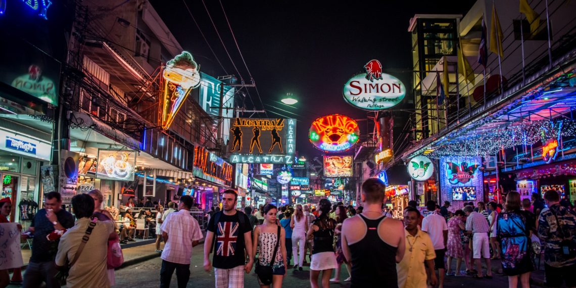 Новосибирцы зарабатывают на курортном рае