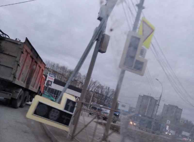 Ураган снес светофоры в Ленинском районе Новосибирска