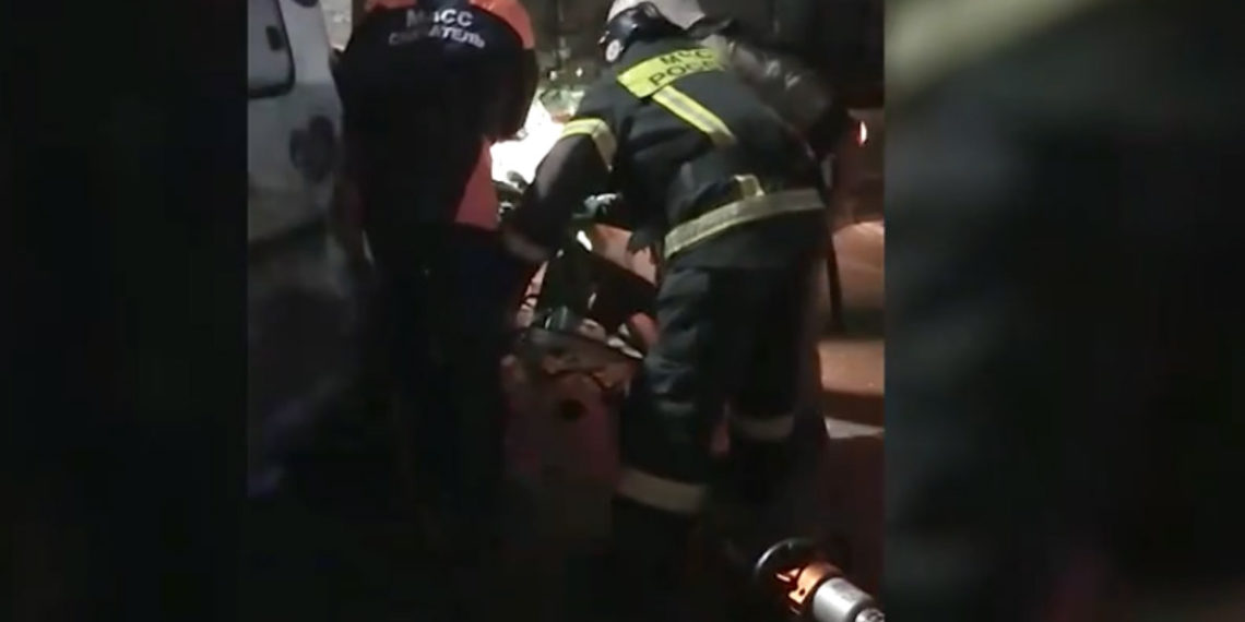 Спасатели извлекли сибирячку из покореженного авто под Новосибирском