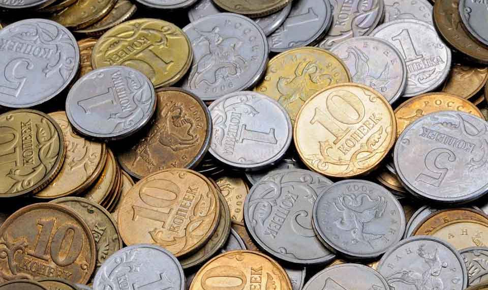 Когда в России исчезнут металлические деньги, рассказал банкир