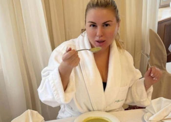 Анну Семенович очищают от токсинов