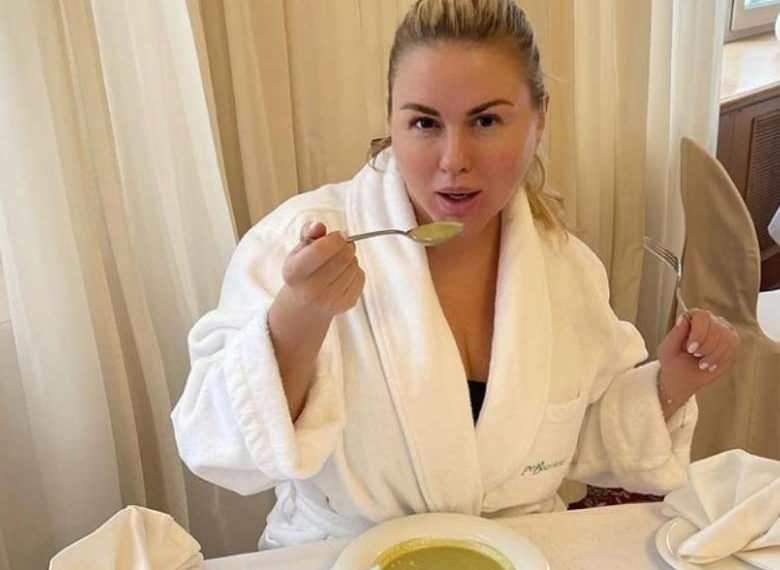 Анну Семенович очищают от токсинов