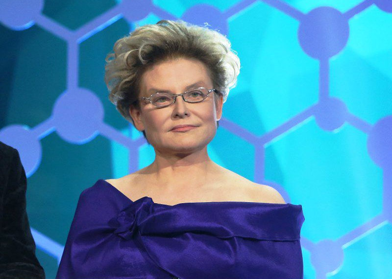 Елена Малышева «доходилась» на каблуках до брейса