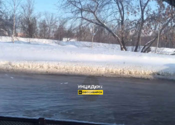 Реки кипятка разлились в Дзержинском районе Новосибирска