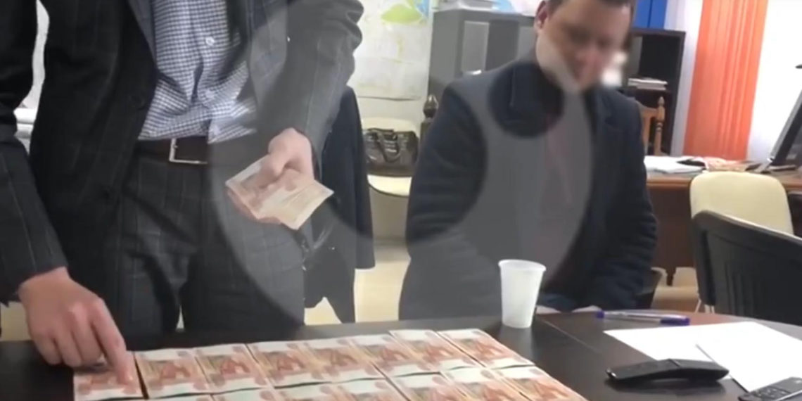 Силовики нашли у Сальникова и Проничева сотни тысяч рублей