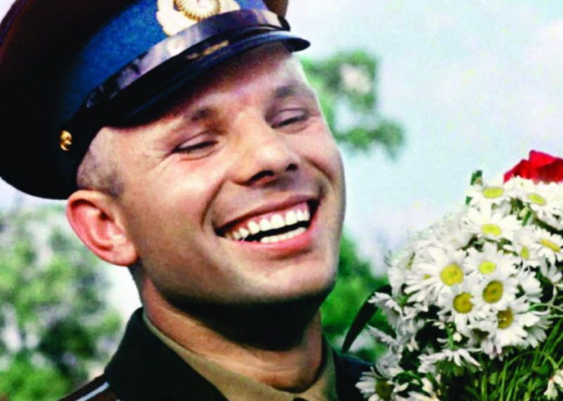 Нет, не знаем, каким он парнем был