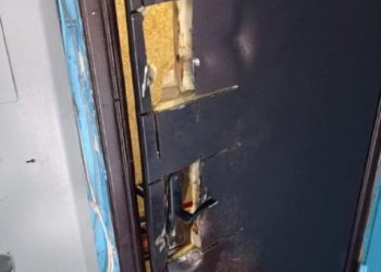 Новосибирские ОМОНовцы ошиблись дверью и вломились к семье с детьми