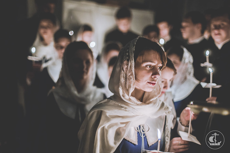 Почему православные женщины носят платок в храме