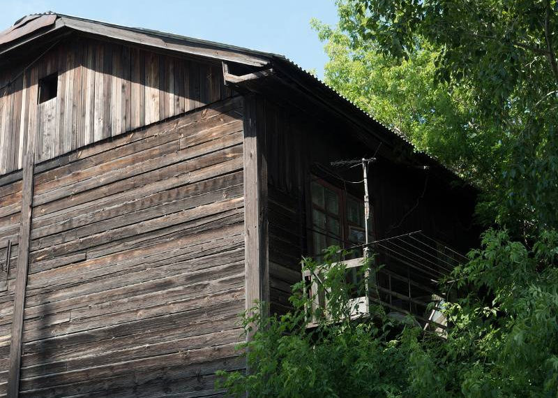 Новосибирцы добиваются сноса кинобарака на улице Добролюбова