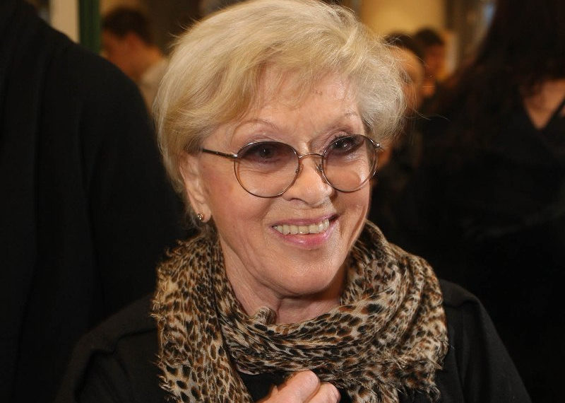 Алиса возвращается из страны ковида