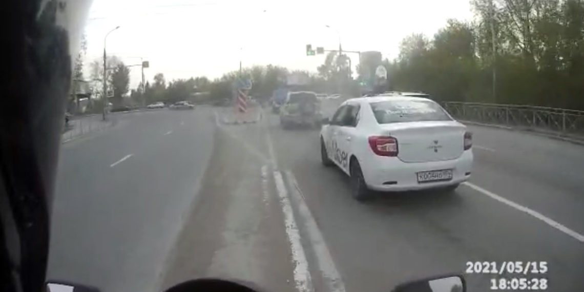 Байкеры поделились видеозаписью субботнего ДТП с мотоциклистом