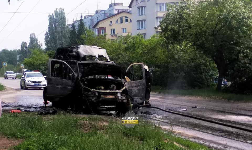 Газовая маршрутка вспыхнула на Арбузова в Новосибирске