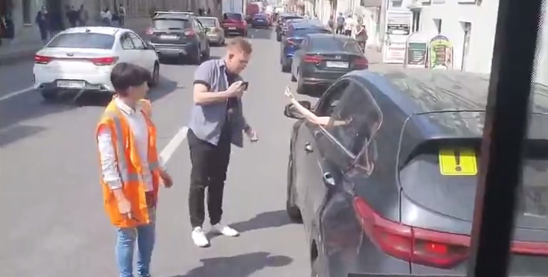 Футболистка из Новосибирска напала на журналиста в Петербурге